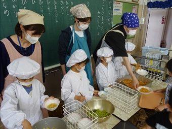 給食
